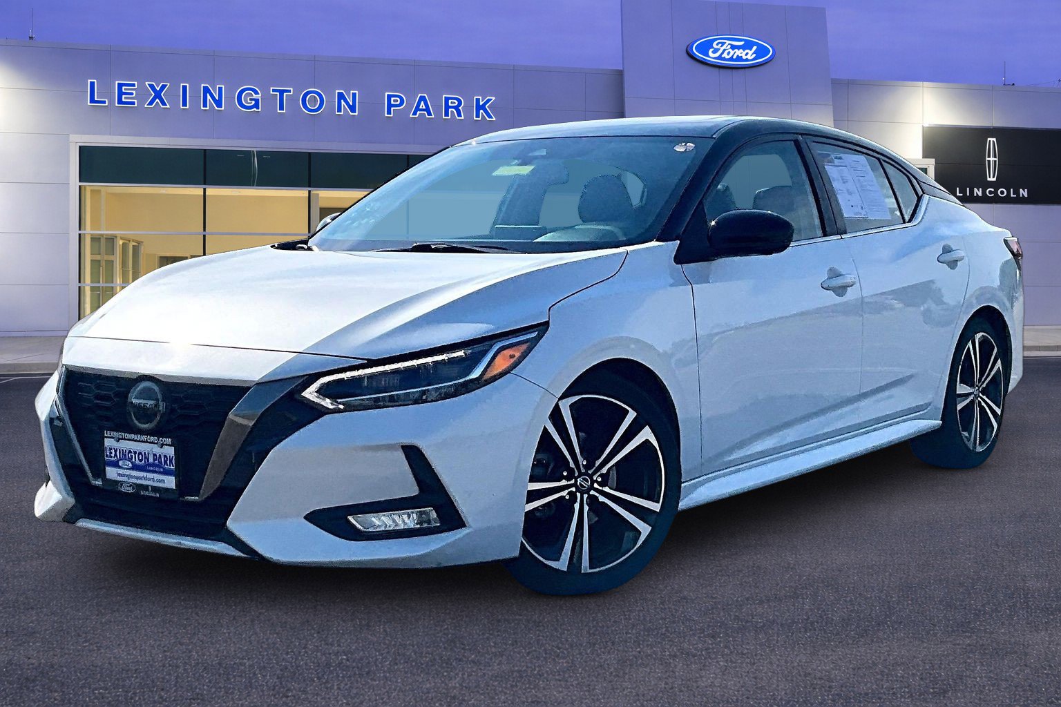 Used 2020 Nissan Sentra SR w/ Premium Package FWD image 3