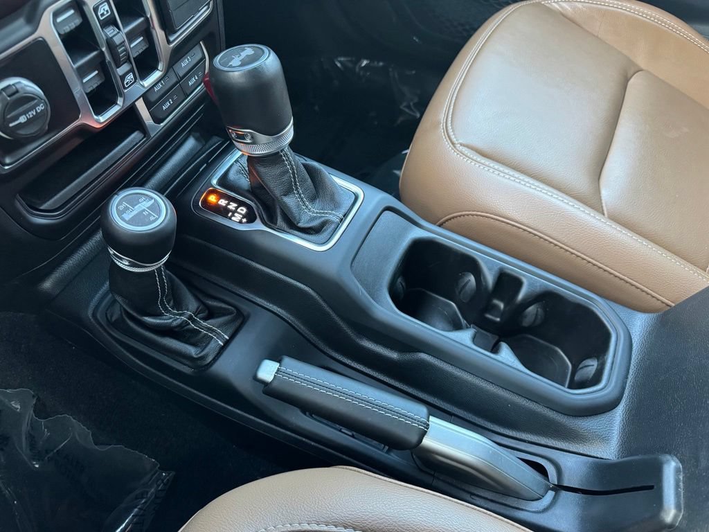 Used 2021 Jeep Wrangler Unlimited Sahara AWD/4WD image 21