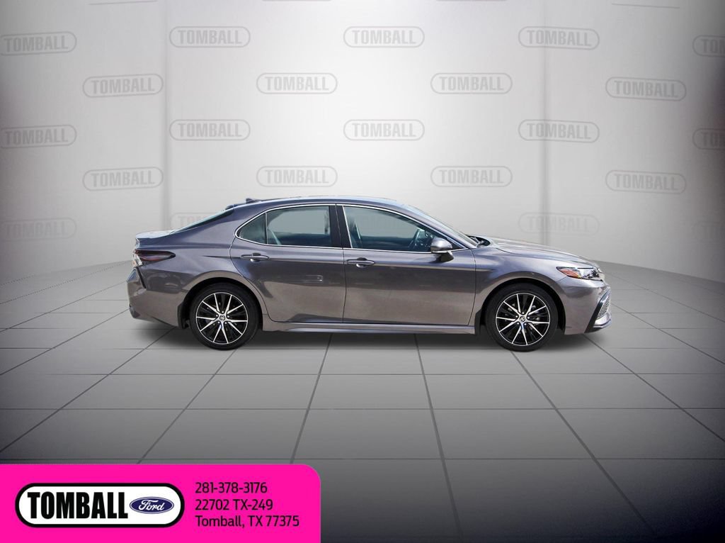 Used 2024 Toyota Camry SE FWD image 9