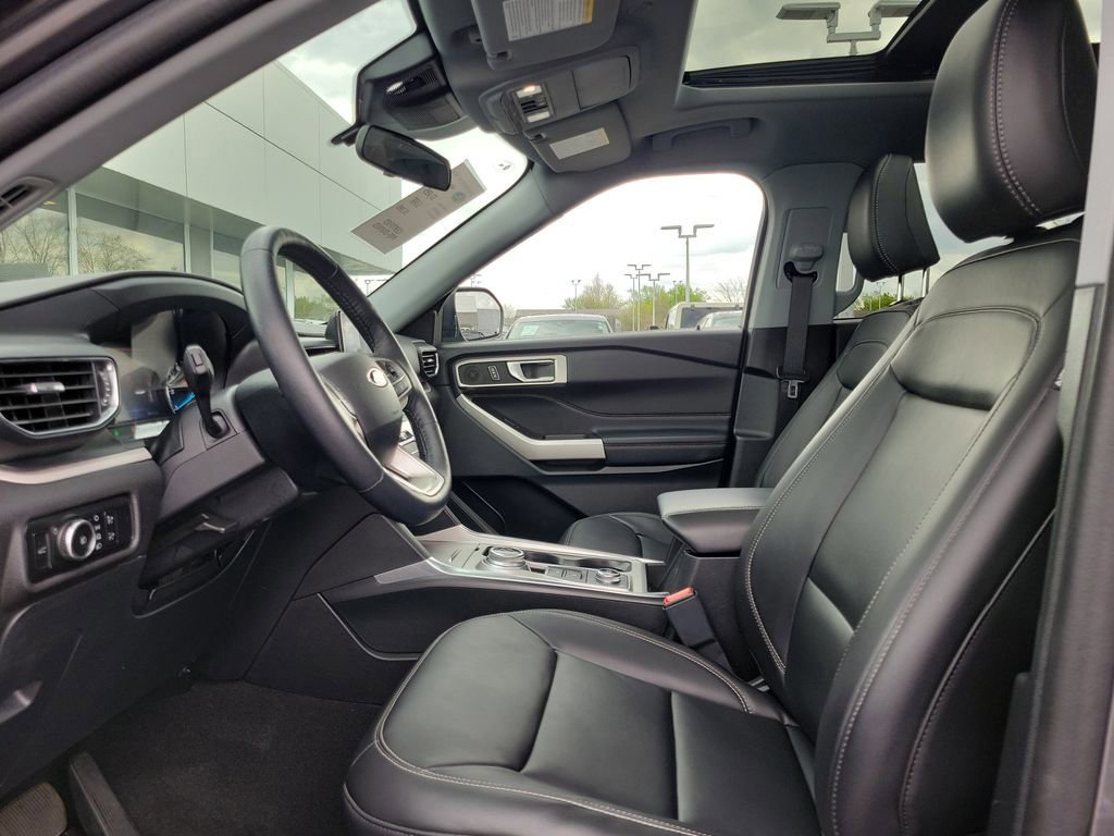 Certified 2023 Ford Explorer XLT w/ Equipment Group 202A image 17