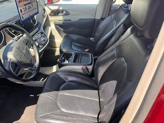 Used 2018 Chrysler Pacifica Touring-L w/ Tire & Wheel Group FWD image 14