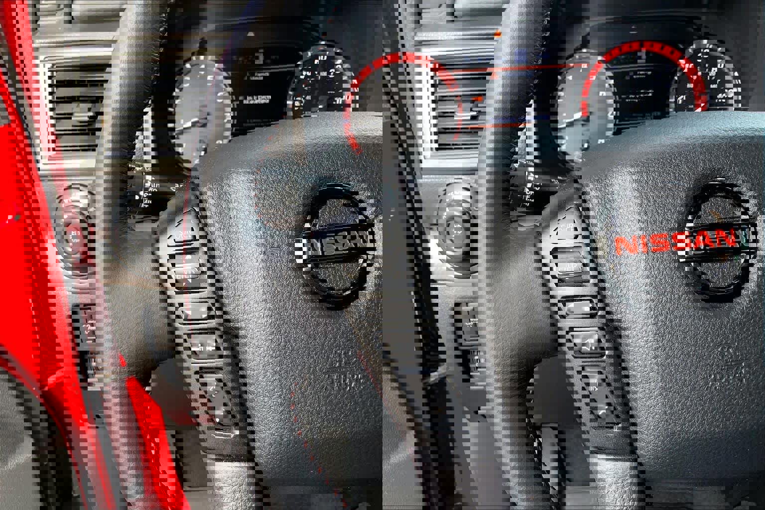 Used 2022 Nissan Titan PRO-4X w/ Pro-4x Convenience Package image 24