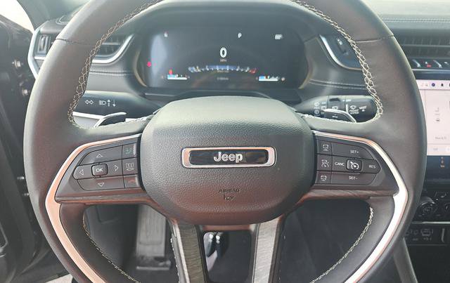 Used 2024 Jeep Grand Cherokee Limited w/ Black Appearance Package AWD/4WD image 7