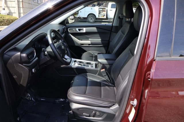 Certified 2022 Ford Explorer XLT w/ Equipment Group 202A image 14