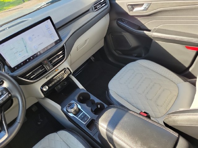 Certified 2023 Ford Escape Platinum w/ Premium Technology Package AWD/4WD image 32