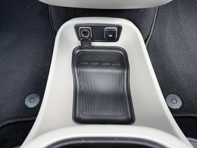 Used 2017 Chrysler Pacifica Limited w/ Advanced Safetytec Group FWD image 17