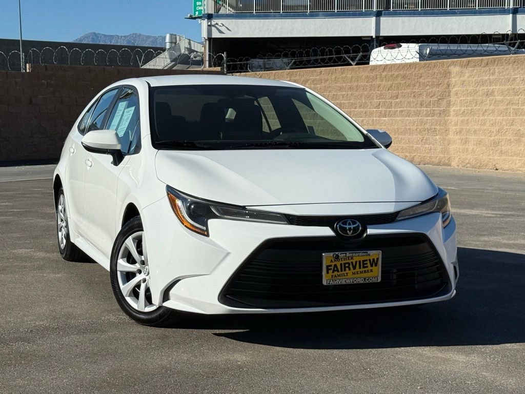 Used 2024 Toyota Corolla LE image 3
