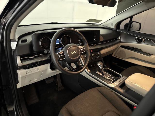Used 2022 Kia Carnival LX FWD image 4
