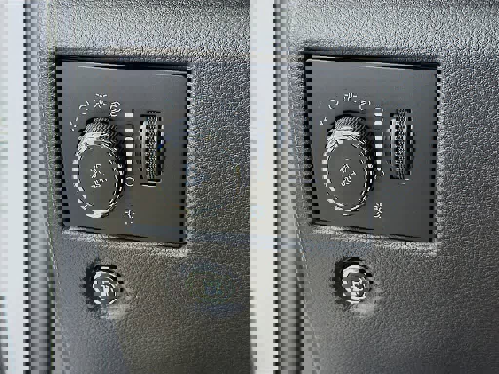 Used 2020 Jeep Grand Cherokee Altitude image 26