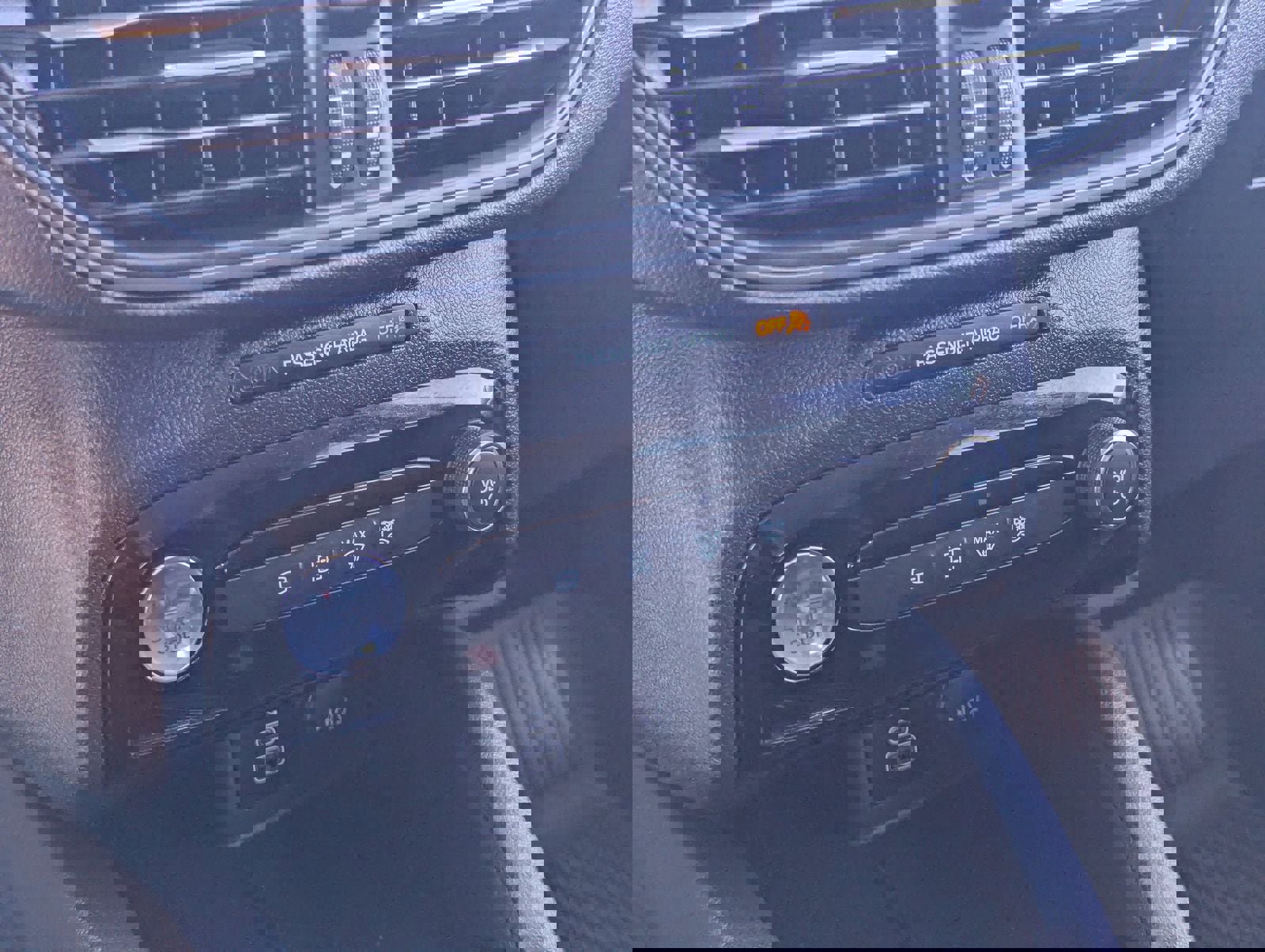 Certified 2025 Ford Escape SE image 24