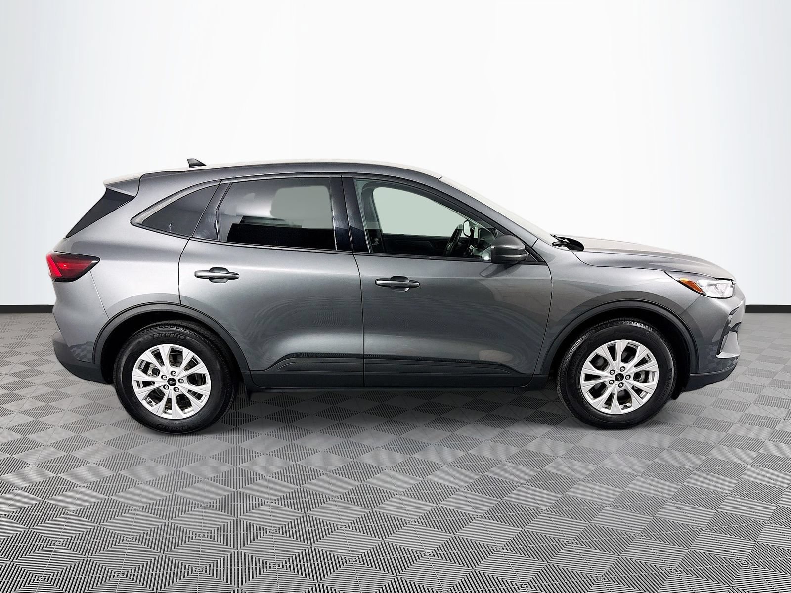 Certified 2025 Ford Escape Active FWD image 8