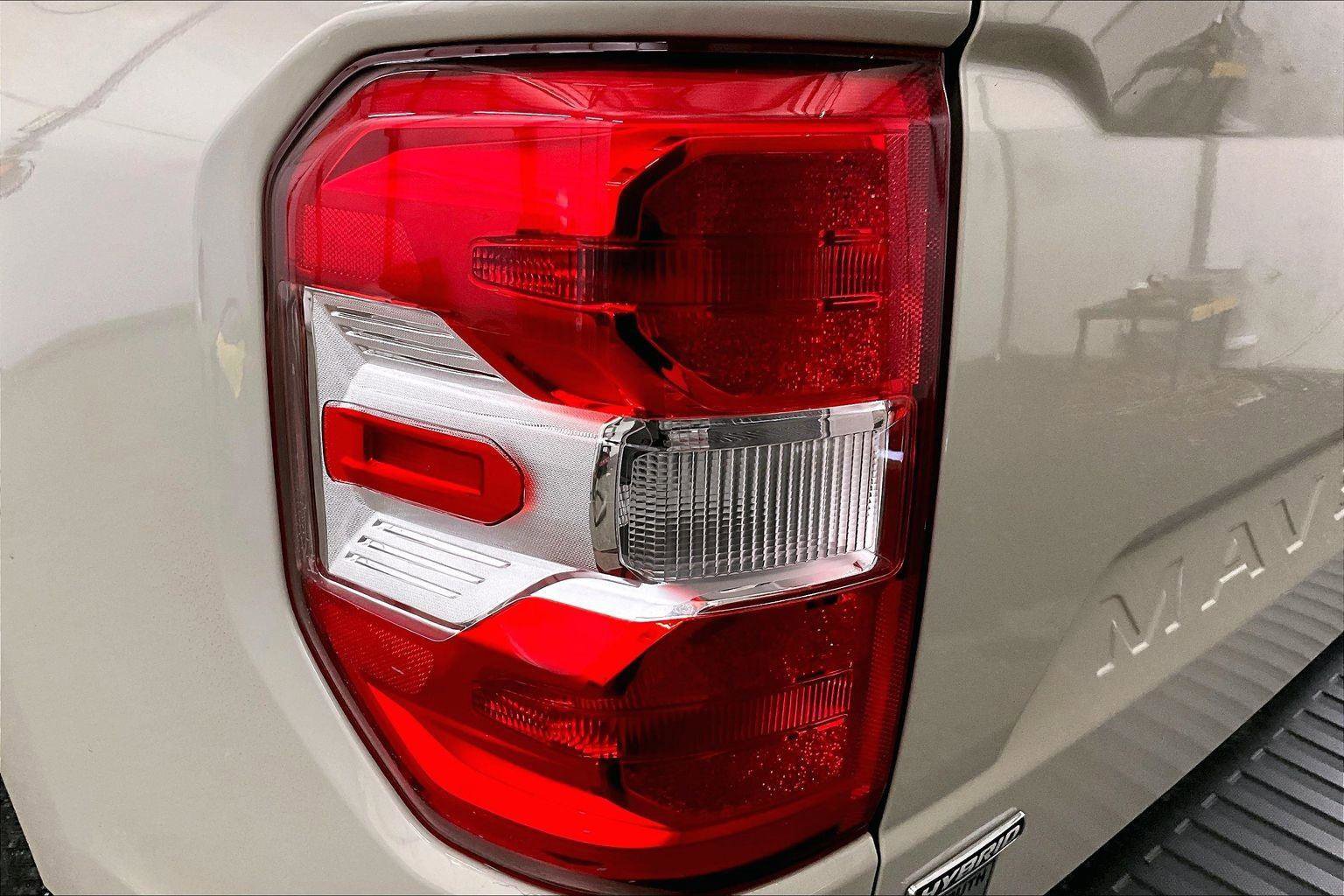 Certified 2024 Ford Maverick Lariat image 28