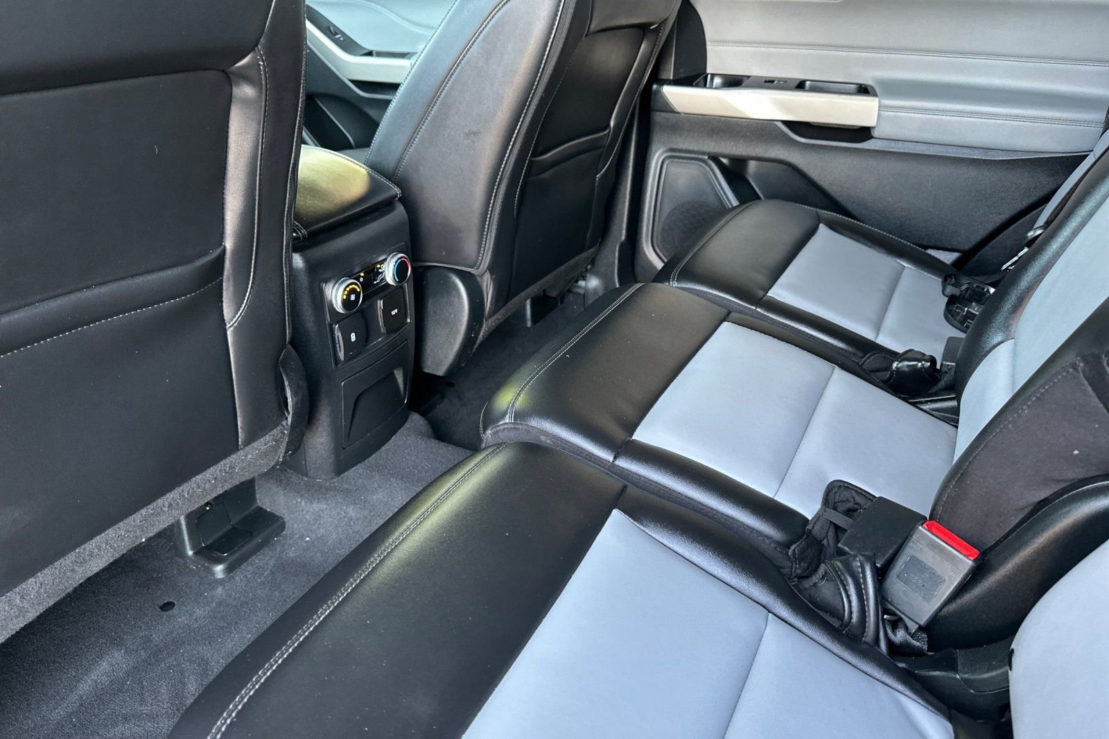 Certified 2022 Ford Explorer XLT w/ Equipment Group 202A image 14