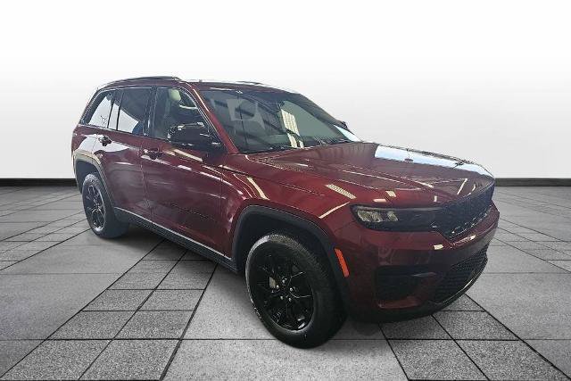 Used 2024 Jeep Grand Cherokee Altitude AWD/4WD image 3