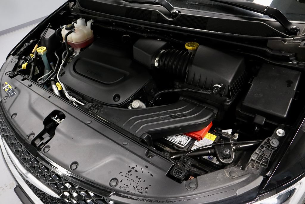 Used 2025 Chrysler Pacifica Select FWD image 17