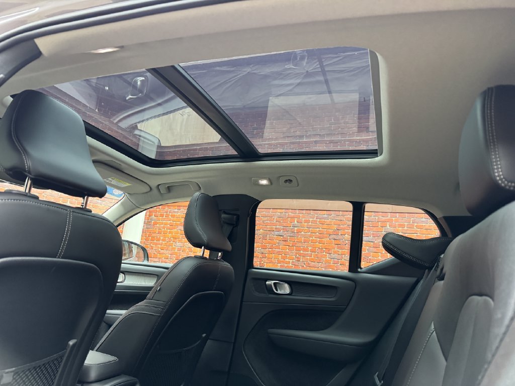 Used 2026 Volvo XC40 B5 Plus AWD/4WD image 3