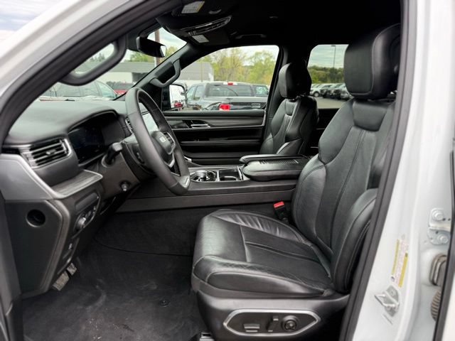 Used 2023 Jeep Wagoneer Series II AWD/4WD image 8