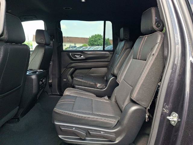 Used 2022 Chevrolet Suburban RST w/ Luxury Package AWD/4WD image 10