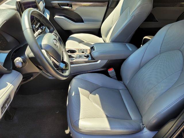 Used 2023 Toyota Highlander Limited AWD/4WD image 16
