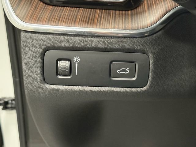 Used 2022 Volvo XC60 B5 Momentum AWD/4WD image 15