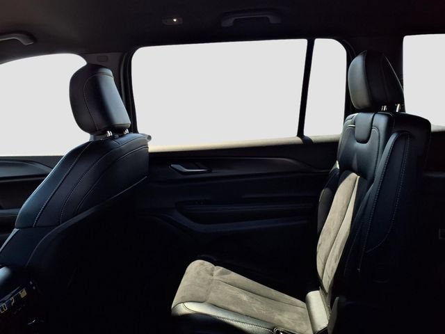 Used 2023 Jeep Grand Cherokee L Laredo AWD/4WD image 9