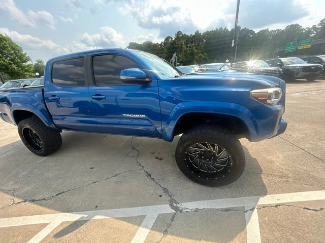 Used 2018 Toyota Tacoma TRD Sport AWD/4WD image 8