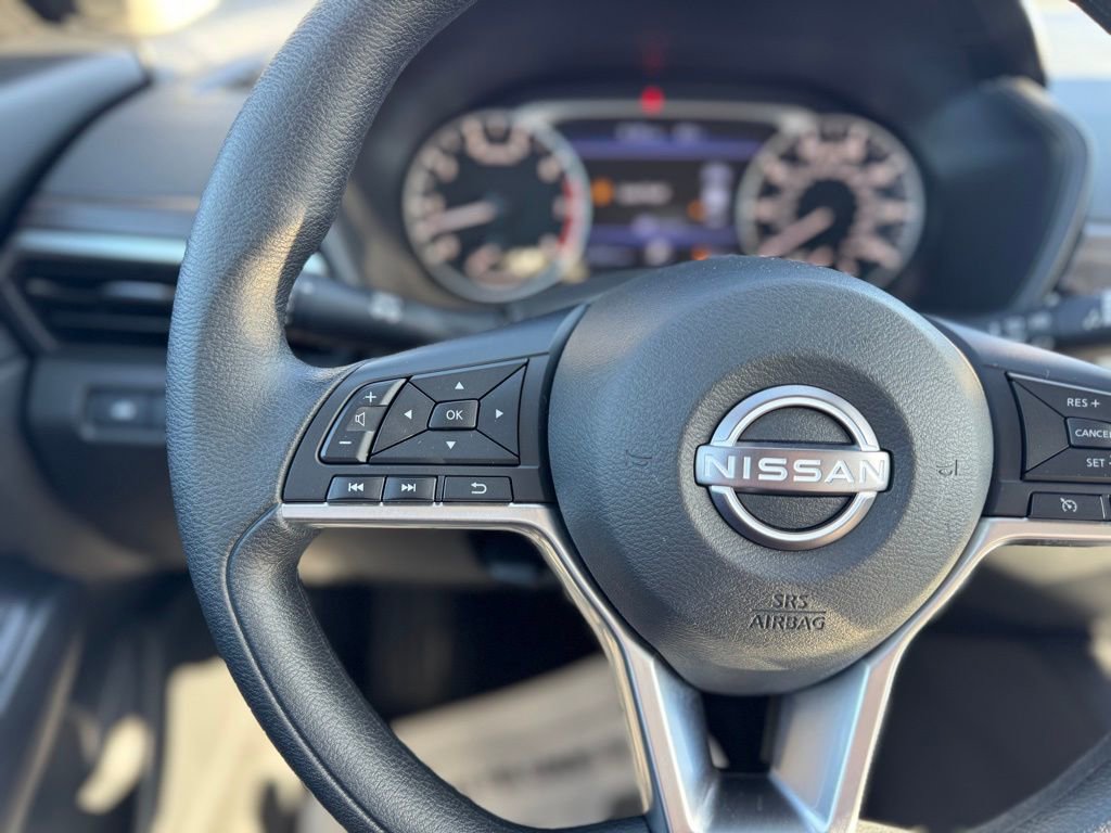Used 2025 Nissan Altima 2.5 SV AWD/4WD image 16