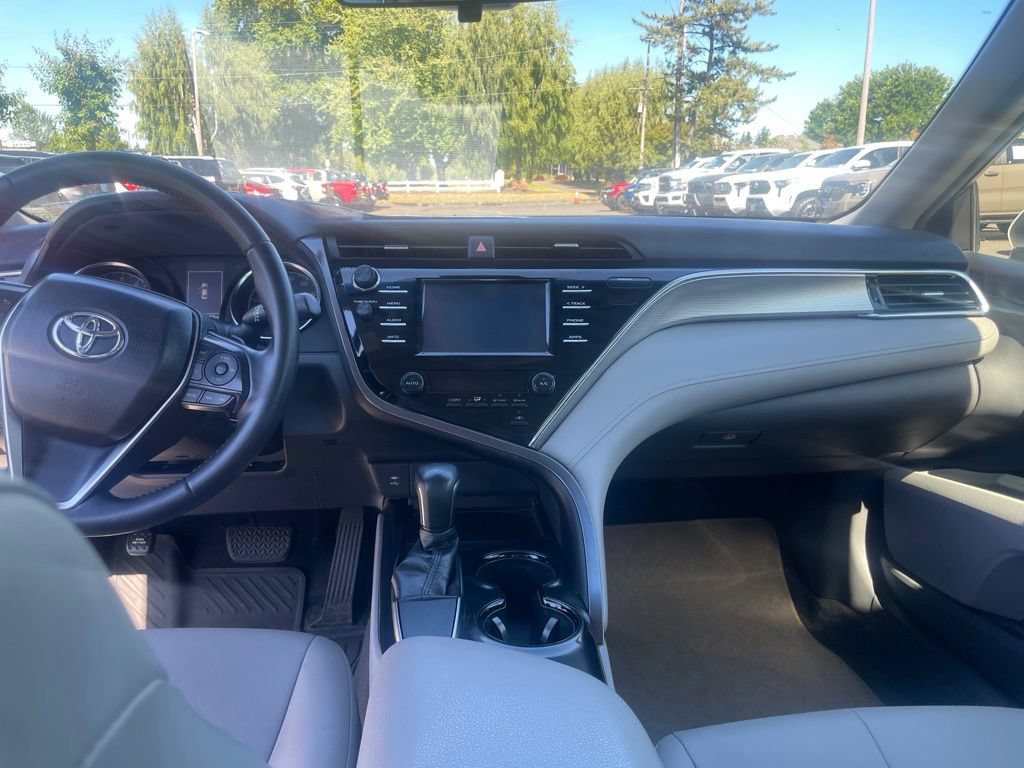 Used 2018 Toyota Camry SE FWD image 10
