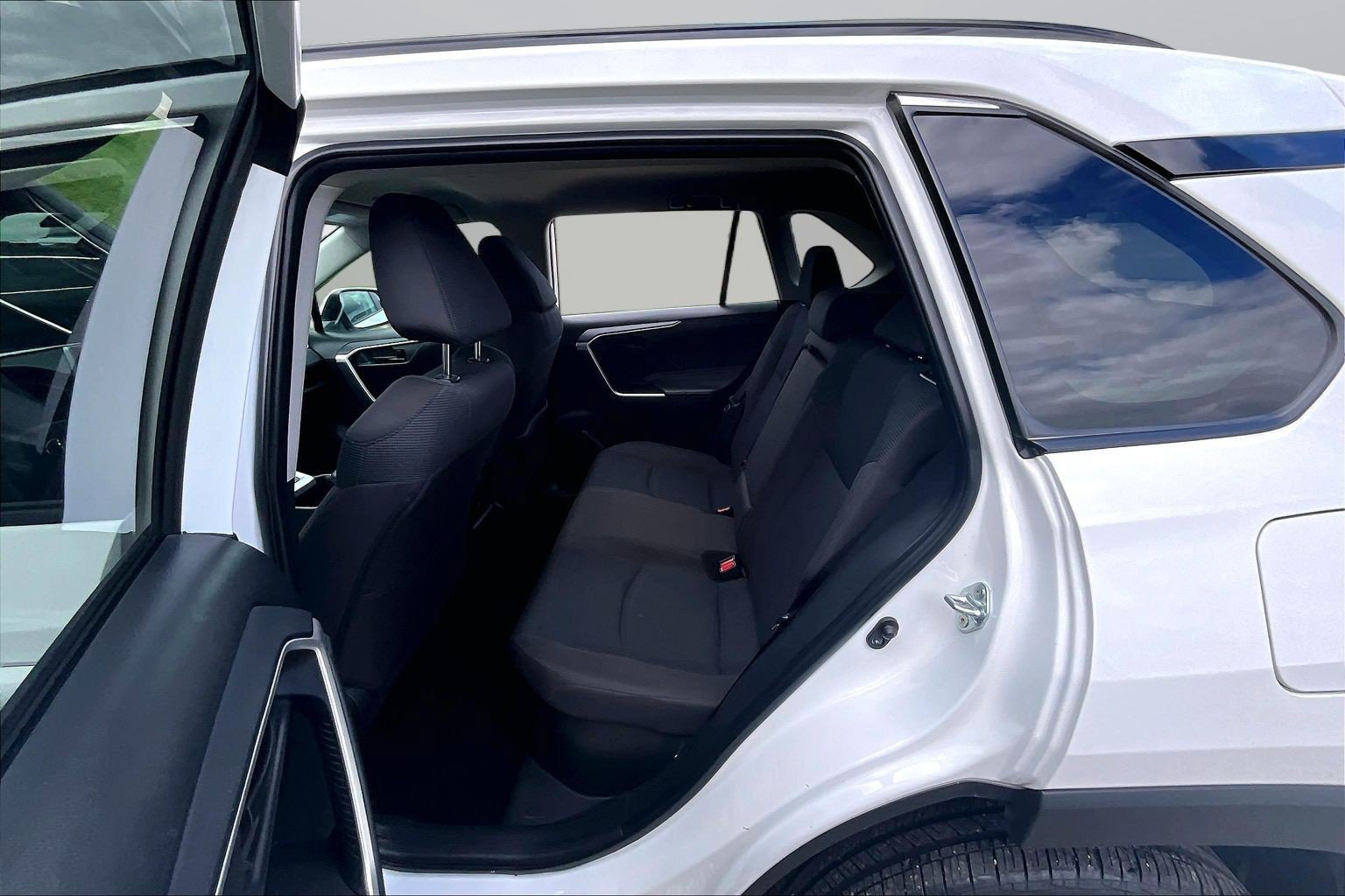 Used 2024 Toyota RAV4 LE AWD/4WD image 18