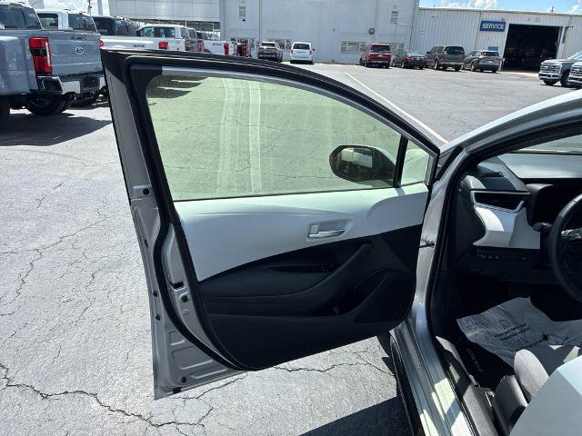 Used 2026 Toyota Corolla SE FWD image 11
