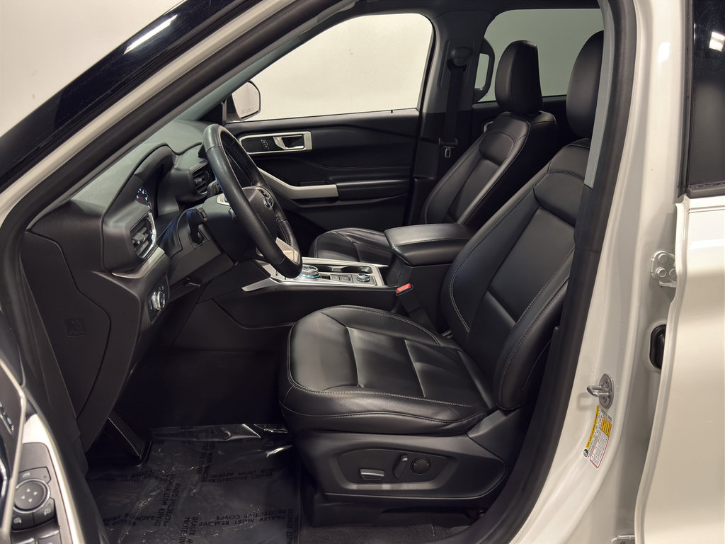 Certified 2022 Ford Explorer XLT w/ Equipment Group 202A image 10