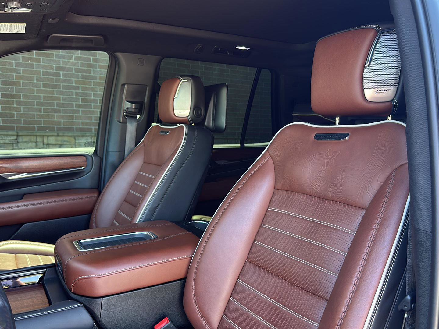 Used 2023 GMC Yukon Denali Ultimate AWD/4WD image 11