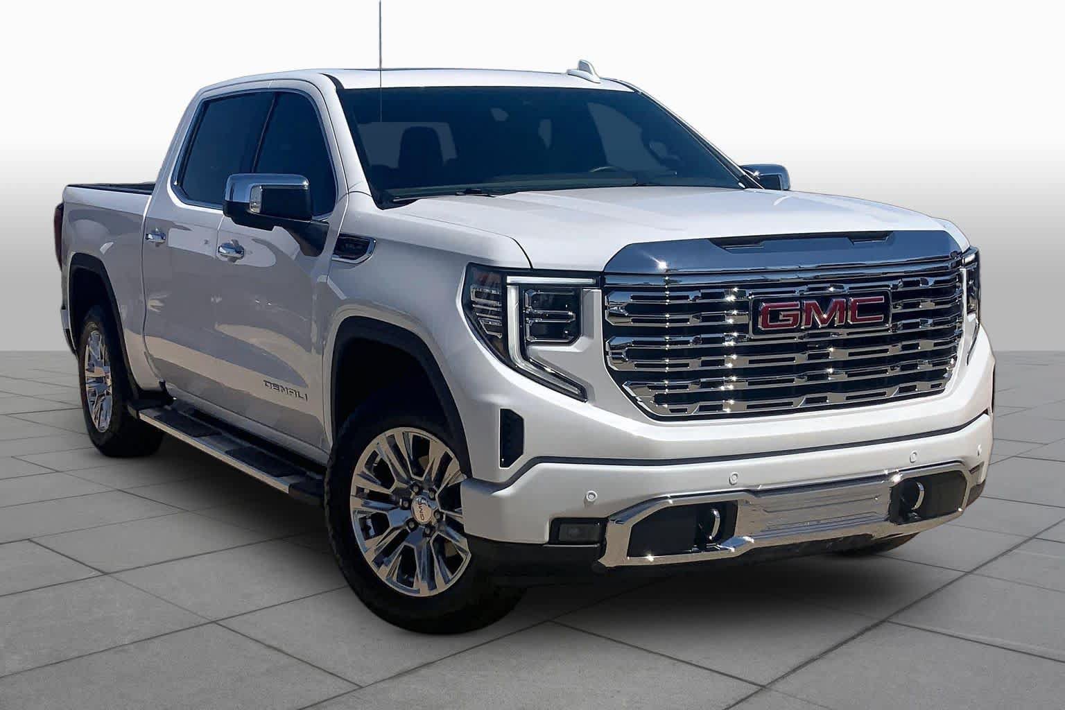 Used 2024 GMC Sierra 1500 Denali w/ Technology Package AWD/4WD image 3