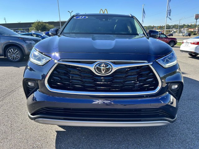 Used 2023 Toyota Highlander Platinum FWD image 12