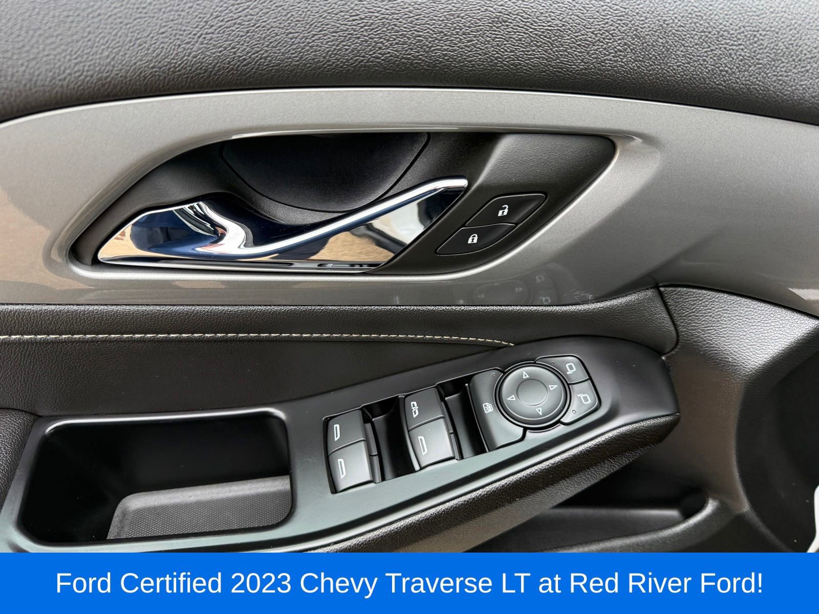 Used 2023 Chevrolet Traverse LT FWD image 14