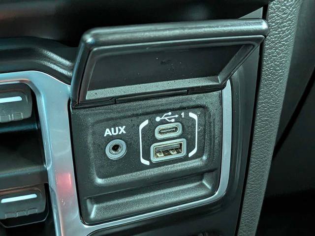 Used 2023 Jeep Gladiator Overland w/ Popular Equipment Package AWD/4WD image 24