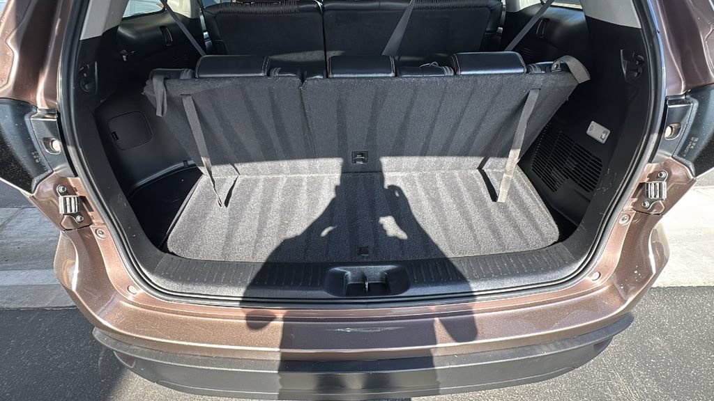 Used 2018 Toyota Highlander Plus w/ Carpet Mat Package (TMS) FWD image 24