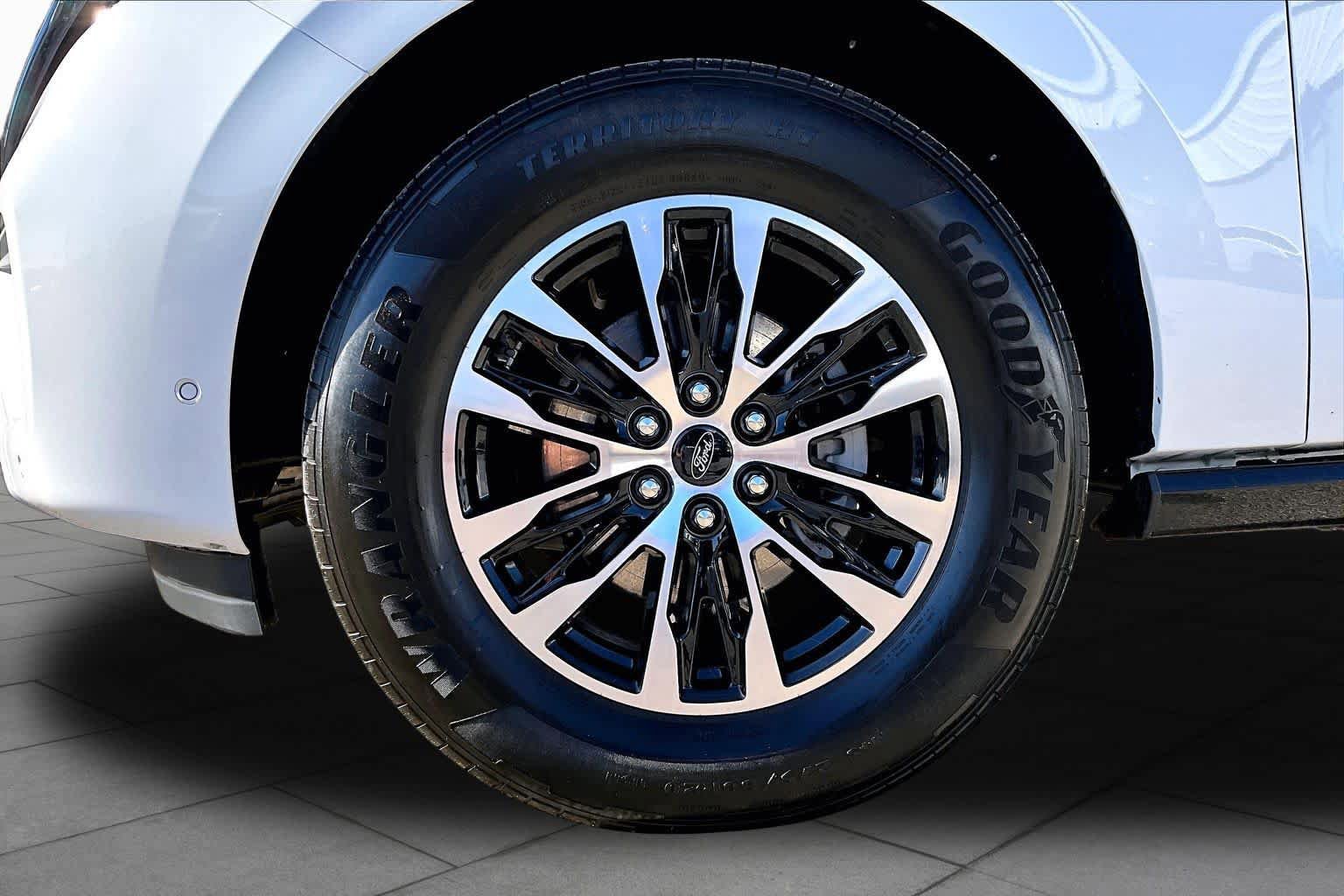 Certified 2025 Ford Expedition Platinum AWD/4WD image 10