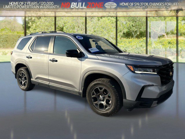 Used 2025 Honda Pilot TrailSport image 7
