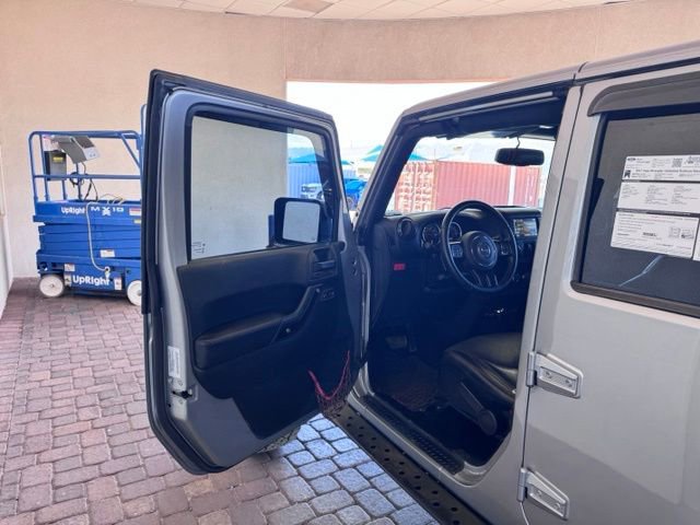 Used 2017 Jeep Wrangler Unlimited Rubicon AWD/4WD image 8