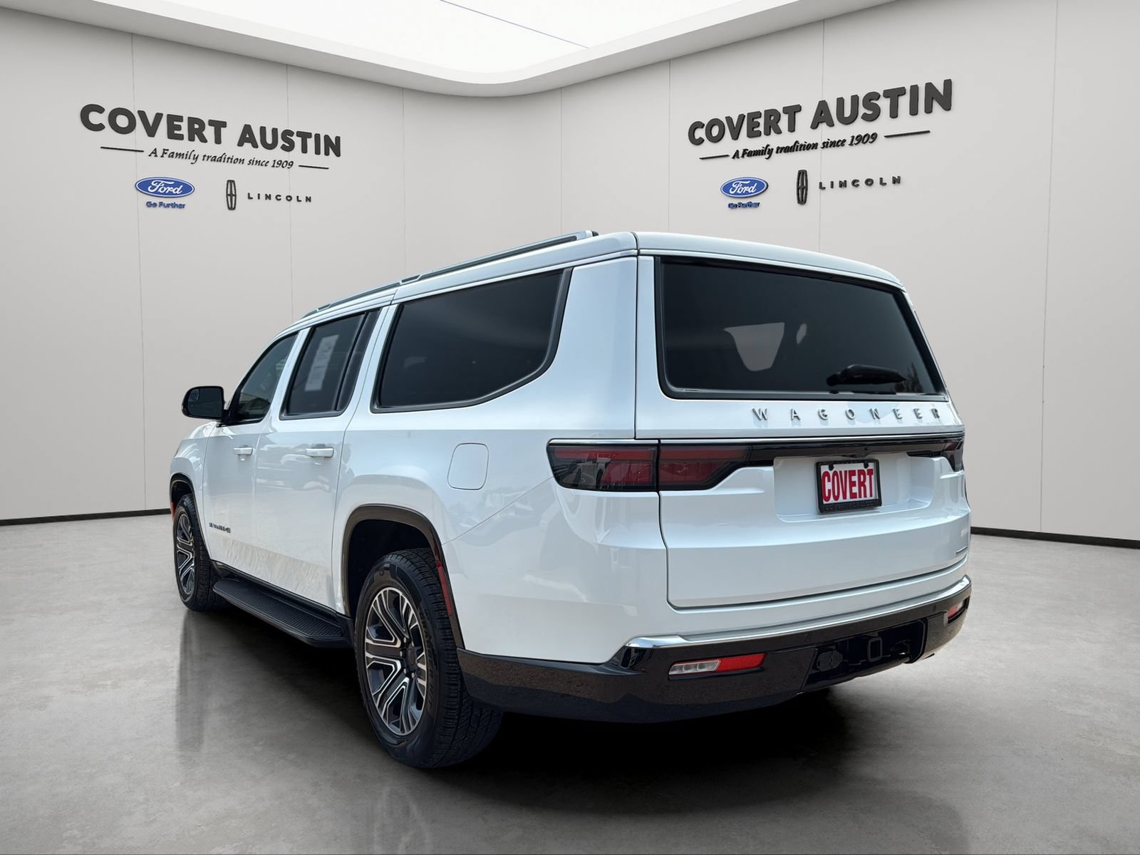 Used 2024 Jeep Wagoneer L Series II RWD image 3