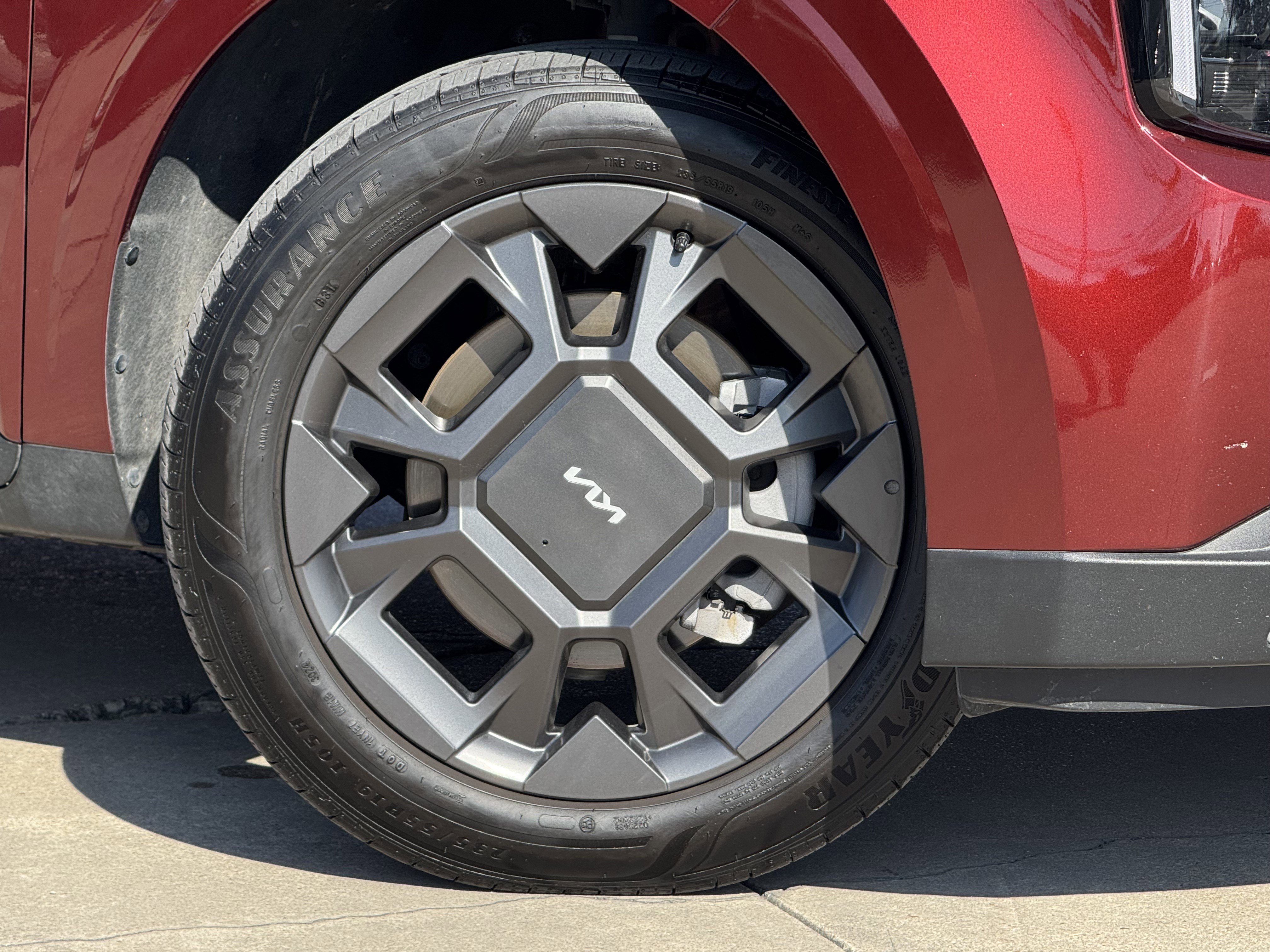 Used 2025 Kia Carnival EX image 8