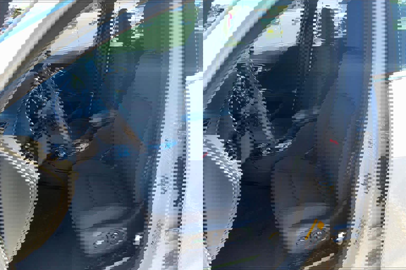 Used 2023 Chevrolet Malibu LT image 9