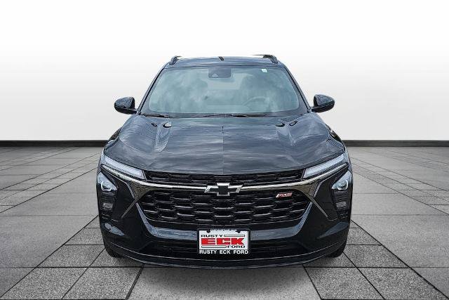 Used 2026 Chevrolet Trax RS FWD image 2