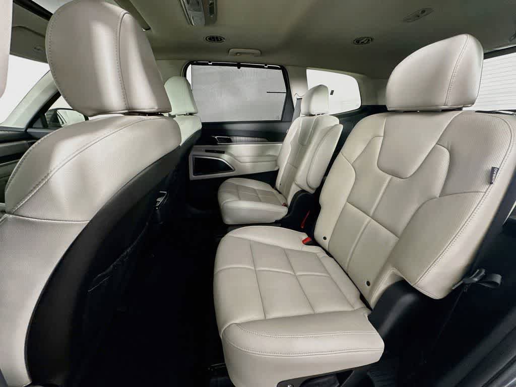 Used 2024 Kia Telluride EX w/ EX Captain's Chair Package FWD image 14