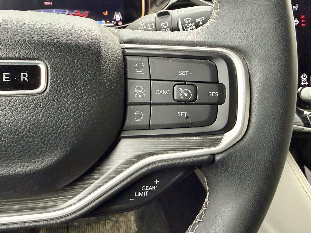 Used 2023 Jeep Wagoneer L Series III w/ Premium Group I image 23