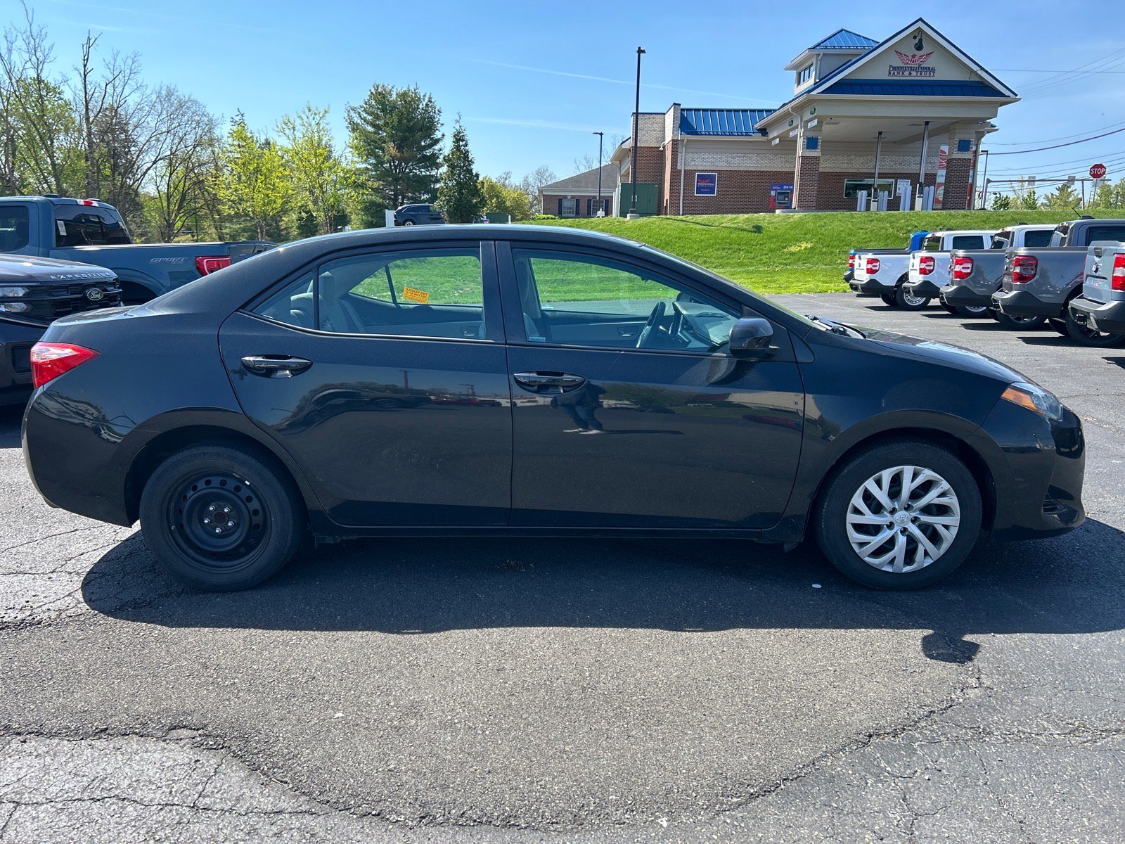Used 2018 Toyota Corolla LE FWD image 4
