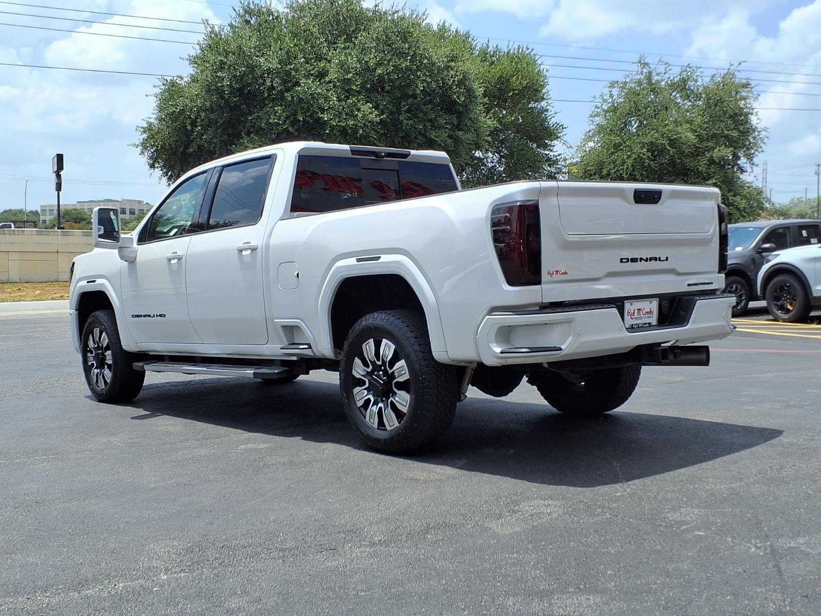 Used 2025 GMC Sierra 2500 Denali w/ Denali Reserve Package AWD/4WD image 8