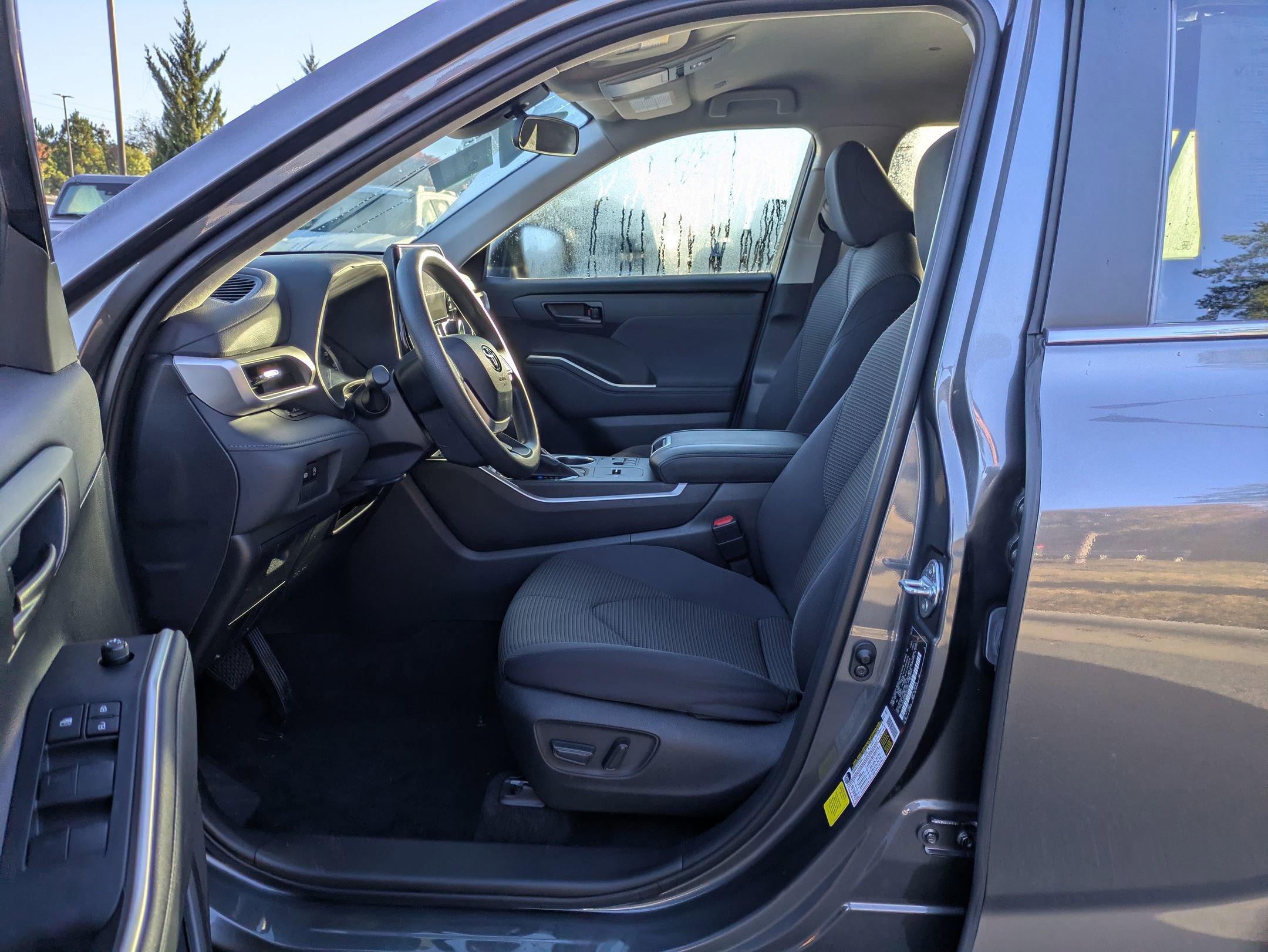 Used 2023 Toyota Highlander Limited image 12