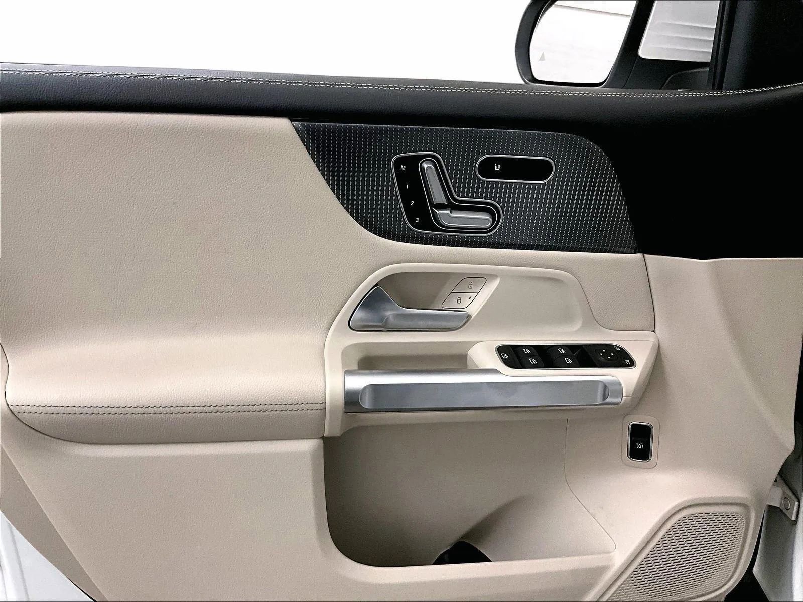 Used 2021 Mercedes-Benz GLB 250 4MATIC image 22